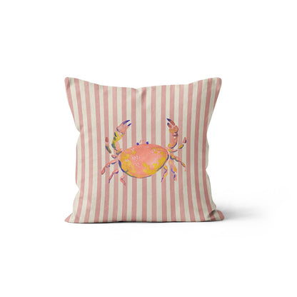Coussin rayé rose et blanc avec illustration d'un crabe coloré façon aquarelle