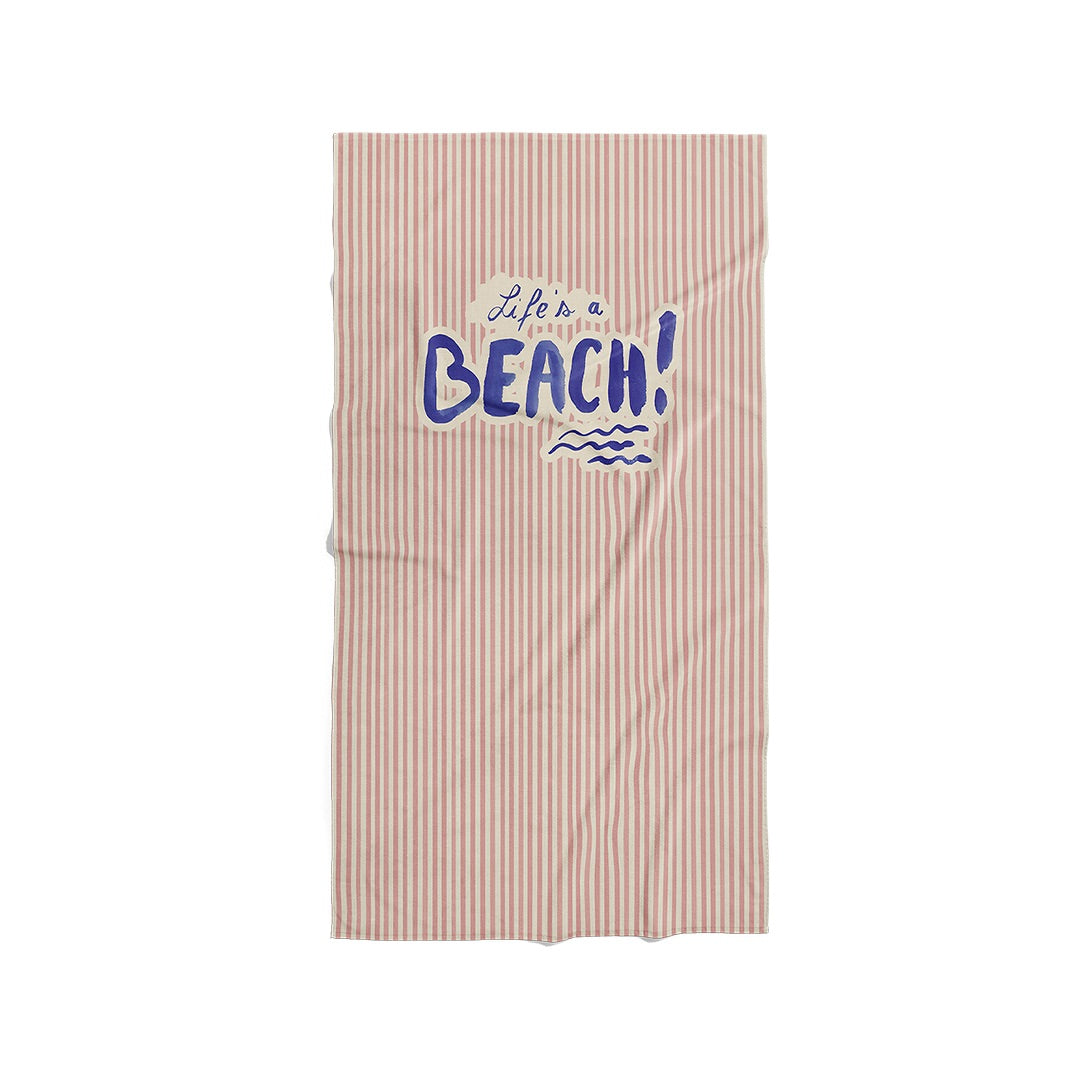 Serviette de plage à rayures roses et blanches avec le texte bleu Life's a Beach