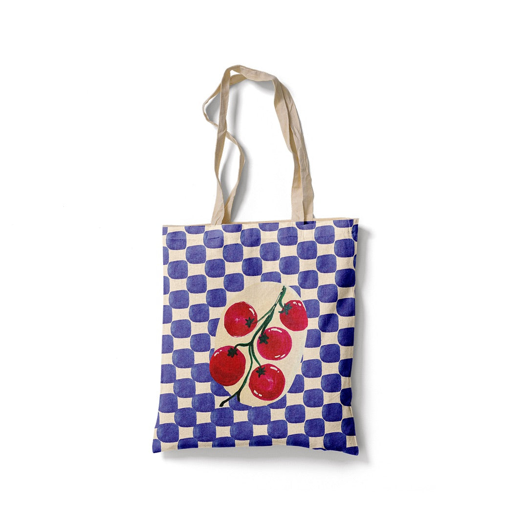 Tote Bag à motif damier bleu et blanc orné d'une grappe de tomates rouges