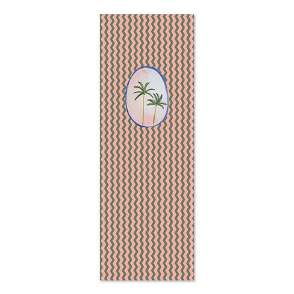 Transat à chevrons verts et roses avec motif de palmiers au centre