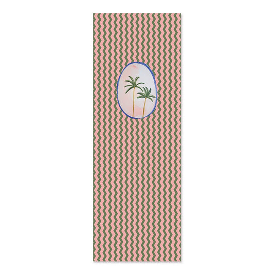 Transat à chevrons verts et roses avec motif de palmiers au centre