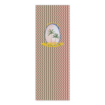 Transat motif chevrons verts et roses avec palmiers et un texte personnalisable