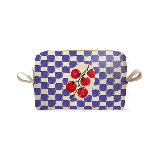 Trousse à motif damier bleu et blanc orné d'une grappe de tomates rouges
